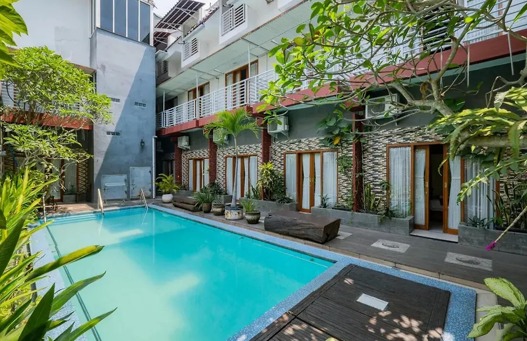 RedDoorz Premium @ Jalan Cengkeh Malang-1